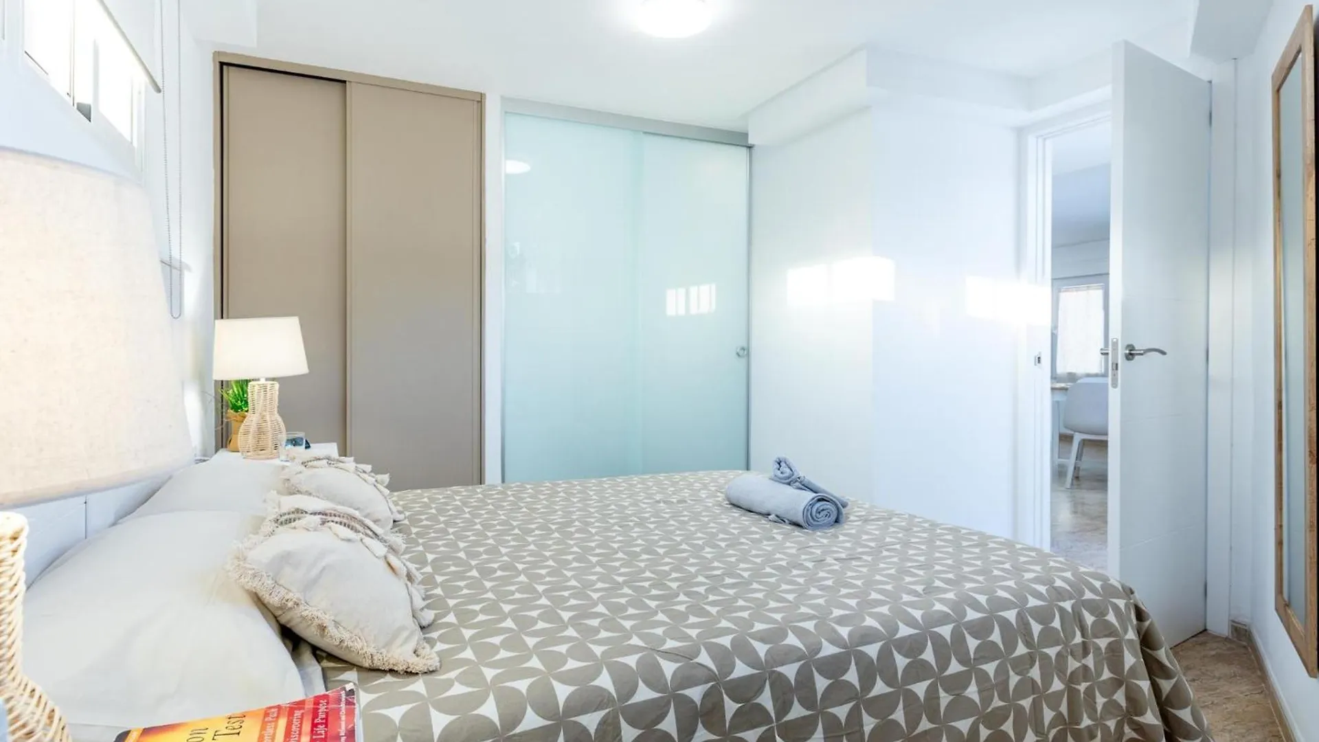 2B. Cozy Las Flores Big Terrace With Pool 아데제 0*,  스페인